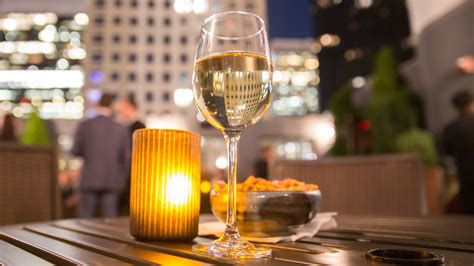 Best date spots. Romantic Date Ideas in Cincinnati. Enjoy dinner with a view! These restaurants offer rooftop dining and/or a view of downtown: The View at Shires Garden (10th floor of the City Club Apartments), The Upper Deck at the AC Hotel (rooftop), Top of the Park at Residence Inn (rooftop), Kruegger’s Tavern (limited views), Moerlein Lager … 