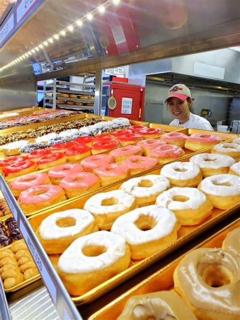 Best donut shop near me. Below is the dynamic dozen, Tasting Table’s 12 best donuts in America. The name of the donut is listed first, followed by the name and location of the donut shop. … 