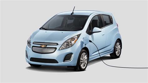 Best electric vehicle range. Aug 3, 2023 · The best small electric car for 2023 is the Chevrolet Bolt EV.It stands out because of its excellent value, roomy seating for its size, and long range. Notably, we named the Bolt the Edmunds Top ... 