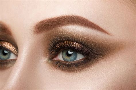 Best eyeshadow colors for blue eyes. Use a small, fluffy brush to gently blend the shadow for a subtle effect. Next, add a touch of shimmer to the center of your eyelid. Choose a shade that complements your skin tone and eye color, such as a champagne or rose gold. Apply the shimmer with your fingertip for more control and a natural finish. 
