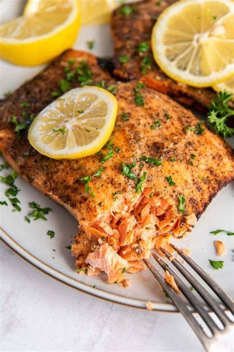 Best frozen salmon. Directions. Position an oven rack in center of the oven and preheat to 450 degrees F. Line a rimmed baking sheet with aluminum foil and brush with oil. Rinse the salmon fillets with cold water and ... 