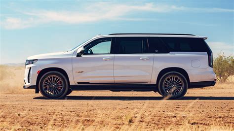 Best full size suv 2023. The full-size Lexus LX is the luxury brand’s flagship SUV, boasting top-notch interior quality, modern technology, and class-leading resale value. See Details. 2024 Jeep Grand Wagoneer. #6 ... 