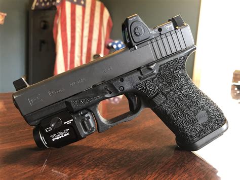 The Old Staple: Glock 19 Gen 3. Officially introduced in 1998, the third generation of Glock pistols is the one that solidified the company’s reputation.This model achieved success with law enforcement and civilians alike, from the NYPD and the FBI to leagues of casual and competitive civilian shooters.. The Glock 19 Gen 3 became …