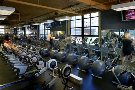 Best gyms in san francisco. Crunch Gym. Start-up cost: The usual enrollment fee of $259.98 is on sale right now, so you'll only pay $49.99 today. Monthly fee: $64.44 to $71.41 depending on location. You can get a city Crunch membership for $78.38 and take your pick of gyms on a day-to-day basis. Add-ons/Extras: At the Union and Chestnut Street locations, you pay the ... 