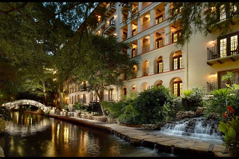 Best hotel on riverwalk. For a Spa. Right in the heart of Riverwalk, Mokara Hotel & Spa is a sophisticated spa break perfect for couples. The spa sprawls over 17,000 square feet, with 18 treatment rooms. There's a rooftop pool with stunning vistas, elegant and spacious rooms, oyster bar, 24h room service and restaurant with riverside al fresco dining. 