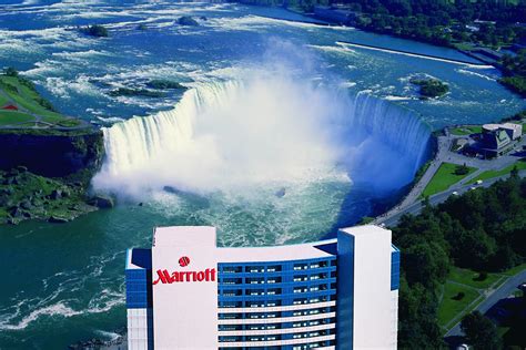 Best hotel to see niagara falls. Niagara Falls has many big-name hotels, such as Doubletree, Sheraton, Courtyard Marriott, Embassy Suites, and more. You'll find many of these hotels offer rooms with views of Horseshoe Falls. When booking your hotel, consider how close to the Falls you want to be and how important it is to be able to see the waterfall from your room. 