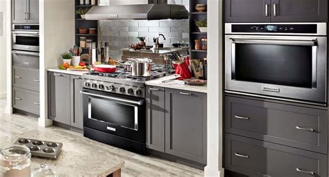 Best kitchen appliance brands. The Best Affordable Luxury Appliance Brands for 2024. 1. Café Appliances. You should consider Café if you don't want another stainless-steel kitchen. Café has the most popular alternative - white. White finishes have been returned with different hardware options like copper, black, flat black, bronze, and … 