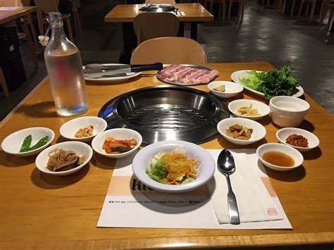 Best korean restaurants near me. Going out for a meal is a great way to satisfy an appetite without doing the cooking. When it comes time to choose where to go, it’s helpful to glance over the menu online. This wa... 