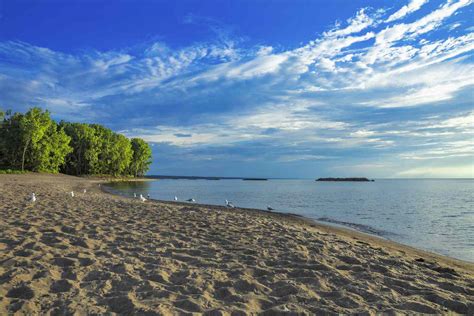Best lake erie beaches. Lake Erie is the shallowest of the five Great Lakes with a maximum depth of 64 m or 210 ft. While only the fourth largest Great Lake with a water surface area of 25,655 square kilometers or 9,910 square miles. ... Time series: This time series shows the average number of beach closure days in Lake Erie from 2000 to 2022. During … 
