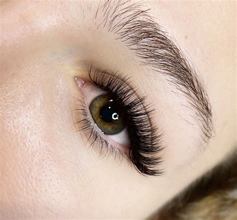 Best lash extensions. Almond eyes are considered one of the most versatile eye shapes for eyelash extensions because they naturally have an elongated, slightly upturned shape. But here are lash extension styles that work exceptionally well for almond eyes: 1. Cat-Eye: Image by: Pinterest. Almond eyes are practically tailor-made for that classic cat-eye allure. 