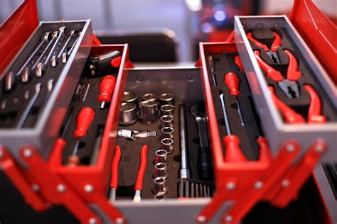 Mechanic's 123-piece tool kit and socket set for tackling multipl