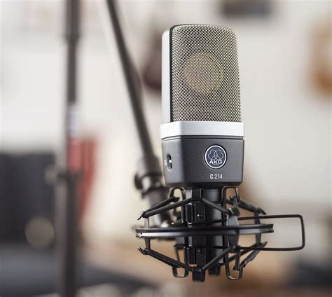 Best Overall. Neewer NW-700 Professional Studio Broadcasting Recording Condenser Microphone. New and improved circuitry. Cardioid polar pattern. It comes with a foldable scissor arm ….