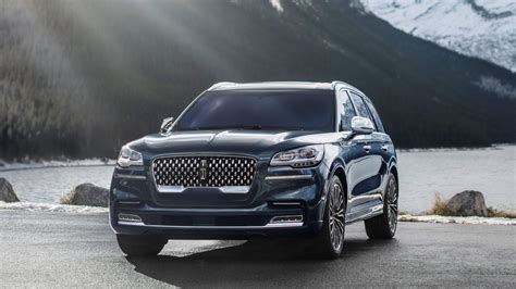 Best midsize luxury suvs. The best luxury large SUV is the 2024 Lincoln Navigator, with an overall score of 8.6 out of 10. What is the cheapest luxury large SUV? With a base price of $53,700, the 2024 Lexus TX is the most affordable model among luxury large SUVs. 
