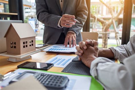Best mortgage brokers for investment property. Dec 1, 2023 · Here are five tips to find the best lender for you. 1. Get your finances in good shape. The credit score required to get a mortgage varies by the type of loan and the lender. With a higher score ... 
