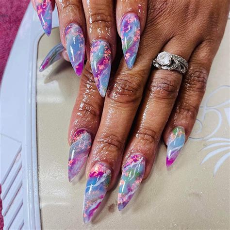 How often should I buff my nails? Visit HowStuffWorks to learn how often you should buff your nails. Advertisement Your fingernails are a subtle but important part of the impressio.... 