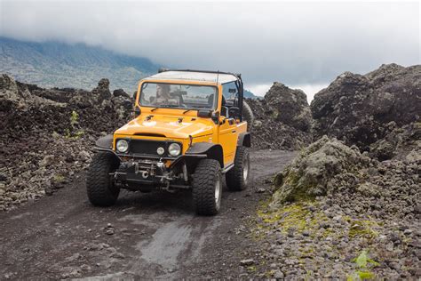 Best off road vehicle. So, without further ado, presenting to you the top 10 best off-road cars in India ! 1. Mahindra Thar. Thar by Mahindra is a rugged but capable SUV designed to handle the toughest of terrains of India. It is a one-of-its-kind, iconic off-road vehicle that has been staying in the spotlight for years. 