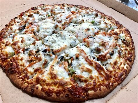 Best pizza in louisville. Dec 18, 2019 · Whether you prefer thin, thick, or Neapolitan crust, Louisville has a pizza place for you. Thrillist rounds up the best pizza spots in town, from local favorites like Impellizzeri's and Wick's to newcomers like Pizza … 