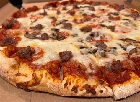 Best pizza in minnesota. Best Pizza in Virginia, MN 55792 - Dave's Pizza, Mel's Sportspage Bar & Snickers Pizza Shop, Poor Gary's Pizza & Subs, Sammy's Pizza, Pizza Hut, TNT Bar and Vi's Pizza, Papa Murphy's, Rainy Lake Saloon, Domino's Pizza 