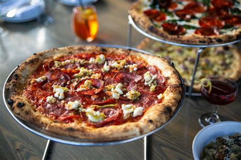 Best pizza in nashville. Dec 7, 2022 · Brad: Yes, I loves me some DeSano, which was No. 1 on my 2016 best-pizza list. But Nashville's pizza scene has evolved since then, though DeSano still is a fave for me, landing at No. 3 on my list ... 