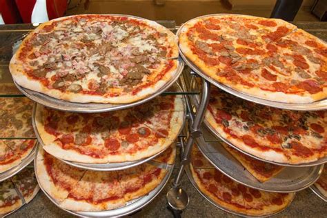 Best pizza in sacramento. Large pizzas, which are 14 inches in diameter, are usually cut into 8-10 slices. Most pizza companies honor requests for the pizza to be cut into more, smaller slices. Papa John’s ... 