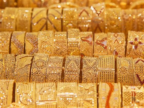 Best place to buy gold jewelry. True gold jewelry does not have a 925 stamp on it, since a 925 stamp indicates that a piece of jewelry is made of genuine sterling silver. Gold is stamped with a K to indicate how ... 