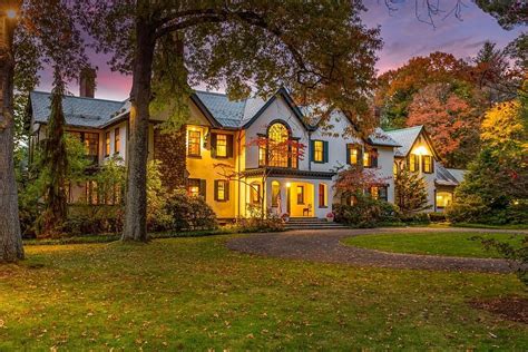Best places to live in connecticut. Byram is one of the best places to live in Connecticut, close to NYC. This elegant little neighborhood is right on the outskirts of Greenwich, which means you can expect to have a fast commute. The 28-mile drive from Byram, Connecticut to Midtown Manhattan is only around 50 minutes. 