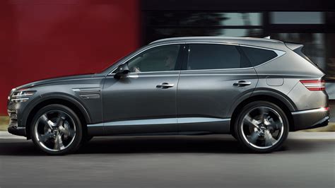 Best rated 2023 suv. Volvo XC60. Edmunds Rating. 8.2/10. The XC60 is a small luxury SUV and Volvo's most popular model. The powerful T8 plug-in hybrid pairs elegant design and luxurious amenities with serious power ... 