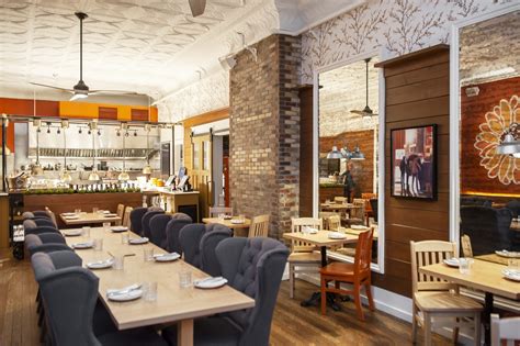 Best restaurants in calgary. Feb 27, 2017 · The settings for the two restaurants couldn’t be more dissimilar. Charcut is located in the stylish steel-and-glass Le Germain building across from the Calgary Tower, while Charbar fills a big section of the century-old Simmons building in the East Village. 