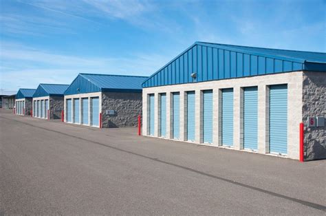 Life Storage is the highest-yielding self-storage REIT on this list, with a current yield of around 4.6%. The Buffalo-based company has about 700 self-storage facilities with more than 45 million square feet in 28 different states, and it serves about 390,000 customers.. 