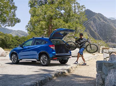 Best small sport utility. March 27, 2019. With a killer combination of affordability, utility and fuel economy, the juggernaut compact SUV class is partially responsible for marginalizing the classic family sedan. Perhaps ... 