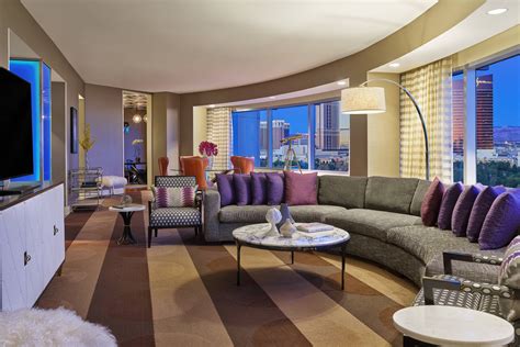 An all-suite resort, The Venetian accommodations start at 650 square f