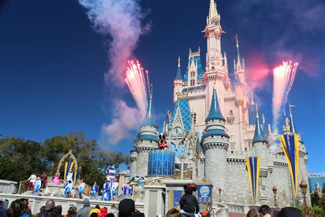 Best time to visit walt disney world in florida. Wednesdays are good days to go to the Magic Kingdom. Without extra crowds there to make a long weekend trip – extended with a Monday or Thursday – Wednesdays ... 