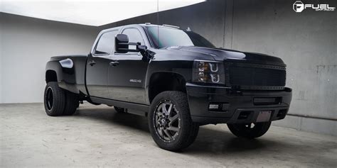 Looking for new Chevy 3500 tires? From all-terrain tires to dually t