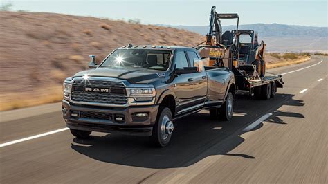 Best trucks for towing. GMC does offer fifth wheel towing capacities for both the 2500 and 3500 HD. When equipped with a proper hitch, the 2500 HD can pull between 17,850 and 18,500 pounds, while the 3500 HD has a capacity ranging from 21,210 up to 36,000 pounds when properly equipped. Starting Price: Sierra 2500 HD: $36,700 – Sierra 3500 HD: $37,900. 