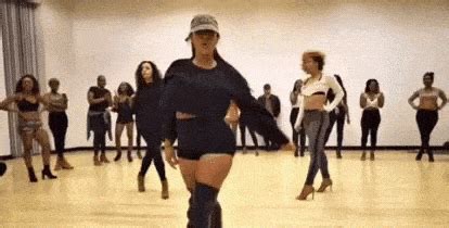 Share the best GIFs now >>> With Tenor, maker of GIF Keyboard, add popular Nicki Minaj Best Twerk animated GIFs to your conversations. Tenor.com has been translated based on your browser's language setting.. 