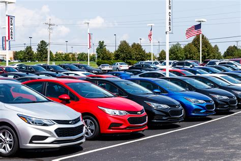 Best used car dealerships. If you’re in the market for a new car, you may be wondering whether to buy from a dealership or look for private car sales near you. While there are benefits to both options, buyin... 