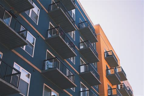 Best way to find apartments. Below are 11 tips for how to get an edge on finding apartments, along with insights to help you gauge when your landlord or property manager might be open to negotiation. 1. … 