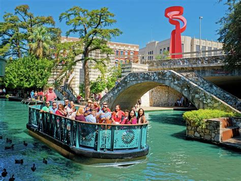 Best ways to get from The San Antonio River Walk to Alamodome