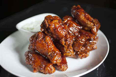 Best wings in nyc. Harlem/Gowanus. If you like your wings more tender/BBQ-y and less fried/not-BBQ-y, Dinosaur is an excellent go-to. They rub the wings, pit-smoke them, char them on the grill, and then inventively ... 