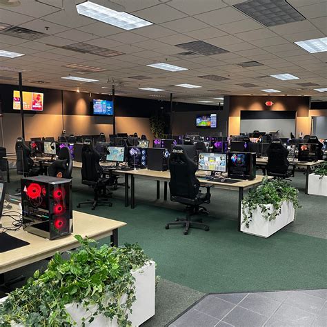 Beste hoteller i nærheten av Scrims Esports Gaming Center, Lisle