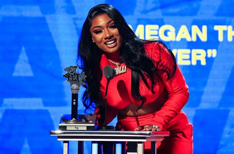 Bet hip hop awards. Oct 21, 2022 · The BET Hip Hop Awards 2022 celebrates female artists on the rise and trailblazing OGs with special performances and speeches from GloRilla, Lil' Kim, Remy Ma and Trina. 