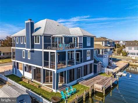 Bethany beach homes for sale in delaware. 39770 E Sun Dr UNIT 121, Fenwick Island, DE 19944. JOHN KLEINSTUBER AND ASSOC INC. $539,000. 3 bds. 2 ba. 1,223 sqft. - Townhouse for sale. 13 days on Zillow. 811 Bunting Ave, Fenwick Island, DE 19944. 
