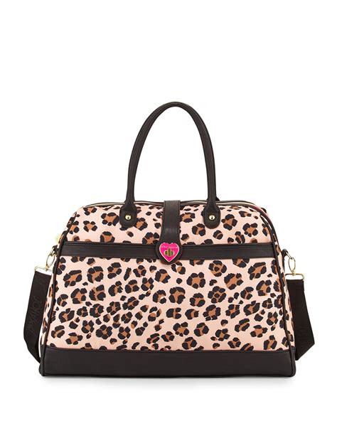 Shop Women's Betsey Johnson Black Brown Size OS Bags at a discounted price at Poshmark. Description: BRAND NEW! AUTHENTIC BETSEY JOHNSON LEOPARD DOME BAG-Approximate measurements are 8"-10" W X 7" H X 4" D, with an adjustable detachable strap, & with a handle drop of 4". Includes one zippered pocket, one open pocket, & 3 …