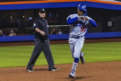 Betts’ big night leads the Dodgers to a 5-1 victory over the sloppy Mets