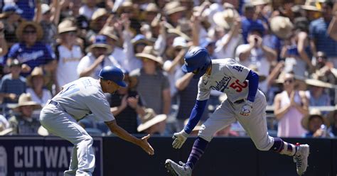 Betts’ grand slam caps 8-run 4th inning as the Dodgers stun the Padres 13-7