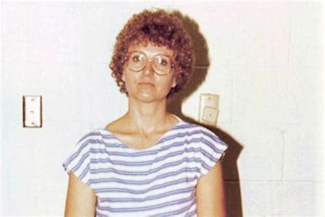 Betty gore murder photos. In the summer of 1980, Betty Gore, a Texas mother-of-two, was brutally murdered by her best friend/neighhbor during an altercation (Image via Oxygen, @Martinis_Murder/Twitter) 