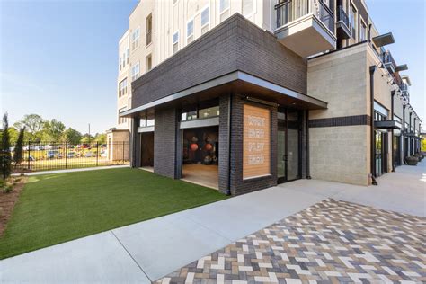 2370 Main at Sugarloaf offers luxury 1, 2 & 3 bedroom apartments in Duluth, GA! Fantastic amenities + Location near Sugarloaf Parkway & Sugarloaf Mills.