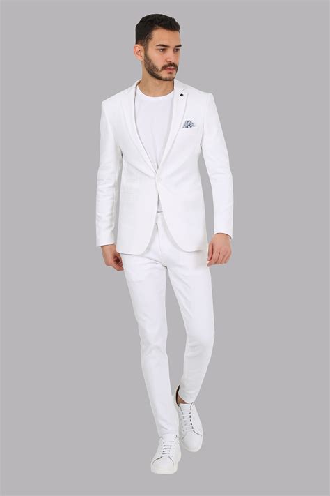 Beyaz erkek takım elbise
