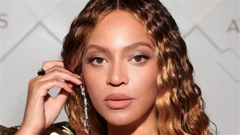 Beyonce hair care. By Becca Wood. It looks like we're all about to be Becky with the good hair. Based on an Instagram post showing Beyoncé curling her hair, as well as a throwback shot getting her hair braided as a ... 