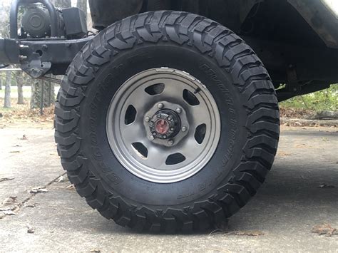 Finally got the money scrounged around to upgrade to 16's so selling my 15s 4 33x10.5x15 bfg km2s @55-65% tread on toyota spare steelies 1 33x9.5x15 bfg AT @85% tread on toyota spare steel rim 1 33x10.5x15 bfg km2 @100% tread unmounted $500 for the 5 mounted tires $175 for the new tire $650.... 